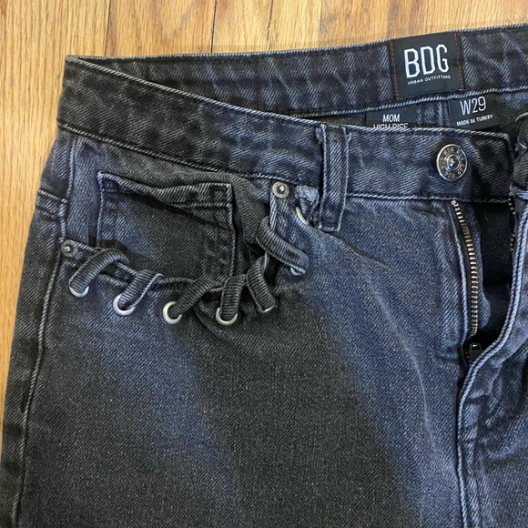 Urban Outfitters BDG Mom Jean Black Whipstitch - Picture 3 of 5